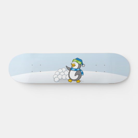Kleine pinguïn met sneeuwballen persoonlijk skateboard (Horizontaal)