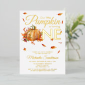 Kleine pompoen draaien een herfst Herfst Birthday Folie Uitnodiging (Staand Voorkant)