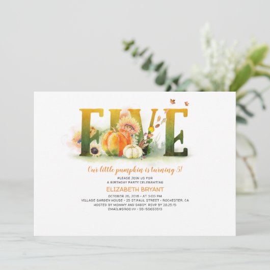 Kleine Pompoen Herfst 5e Verjaardagsfeestuitnodigi Kaart (Staand voorkant)
