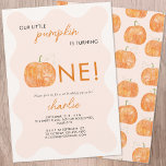 Kleine Pompoen Herfst Herfst Eerste 1e Verjaardag Kaart<br><div class="desc">Vier de herfstverjaardag van je kleine pompoen met dit schattige eerste verjaardagsontwerp,  ideaal voor de herfst. Met modern script lagere hoesje tekst en een waterverf pompoen. Reverse heeft een bijpassend pompoenpatroon. U kunt de uitnodiging eenvoudig naar wens aanpassen door de tekst te wijzigen. Originele kunst van Nic Squirrell.</div>