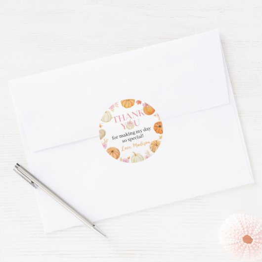 Kleine pompoen Herfst Herfst Meisje Verjaardag Ronde Sticker (Envelop)