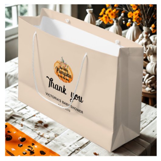 Kleine pompoen is op weg naar het Baby shower Groot Cadeauzakje