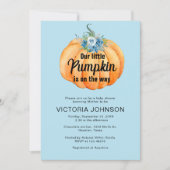 Kleine pompoen is op weg naar het Baby shower Kaart (Voorkant)