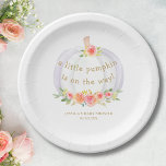 Kleine Pompoen Meisje's Herfst Baby shower Papieren Bordje<br><div class="desc">Dit schattige herfst baby showers bord is voorzien van een witte waterverf pompoen en bloemetjes met groen en gouden gebladerte. Er staat: "Er komt een kleine pompoen aan! " in gouden typografie. Gemakkelijk aan te passen. Perfect voor een herfst meisje baby shower. Originele Waterverf © Michele Davies.</div>