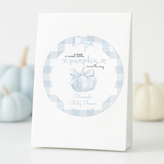 Kleine pompoen op de weg Blue Bow Baby shower Ronde Sticker