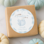 Kleine pompoen op de weg Blue Bow Baby shower Ronde Sticker