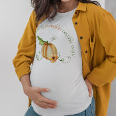 Kleine pompoen op de weg Herfst Mom-to-be T-Shirt