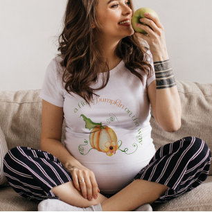 Kleine pompoen op de weg Herfst Mom-to-be T-Shirt