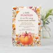 Kleine pompoen op haar weg boog herfst Baby shower Kaart (Staand voorkant)