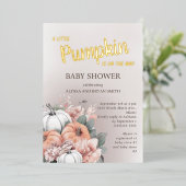 Kleine pompoen op weg Herfst herfst Baby shower Folie Uitnodiging (Staand Voorkant)
