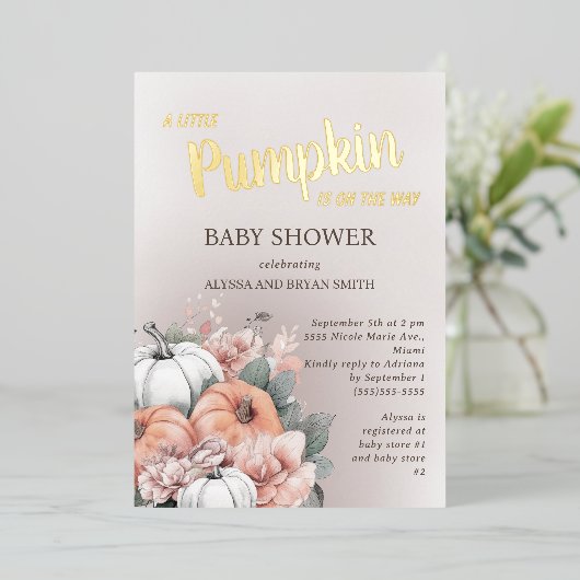 Kleine pompoen op weg Herfst herfst Baby shower Folie Uitnodiging (Staand Voorkant)