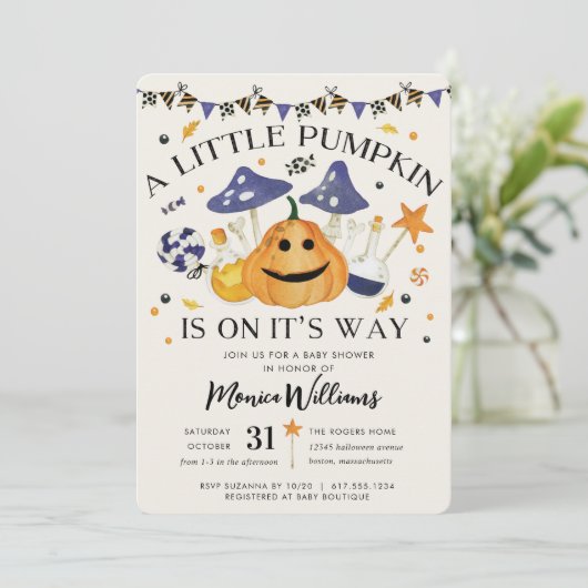 Kleine pompoen op weg naar Halloween Baby shower Kaart (Staand voorkant)