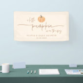 Kleine Pompoen Op Weg Naar Herfst Baby Shower Span Spandoek (Beurs)