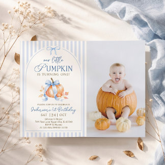 Kleine Pompoen Pastelblauwe Boog Herfst Verjaardag Kaart