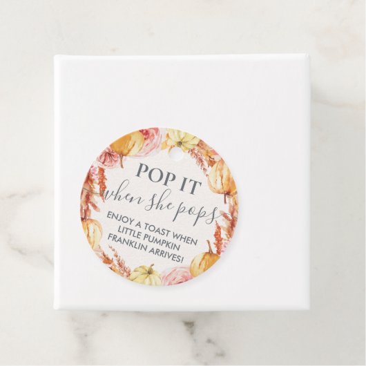 Kleine pompoen Pop het als ze poppen wijn labels (In situ)