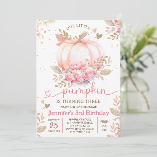 Kleine Pompoen Roze Bloemen Meisje Herfst 3e verja Kaart (Staand voorkant)