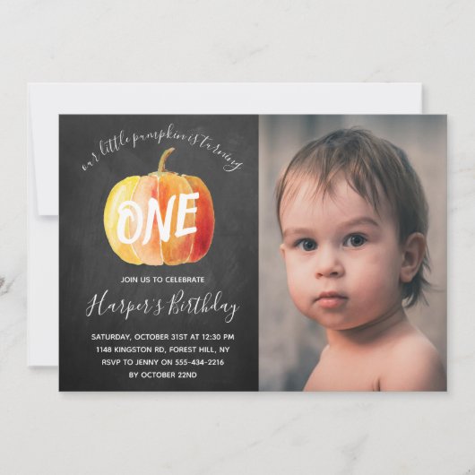 Kleine Pompoen Schoolbord 1e Verjaardag Foto Kaart (Voorkant)