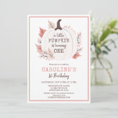 Kleine pompoen wordt één verjaardag kaart (Staand voorkant)