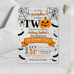Kleine Pompoen Wordt Twee Halloween 2e Verjaardag Acryl Uitnodigingen