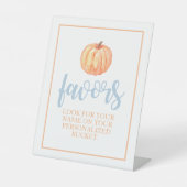 Kleine pompoenblauw Herfst Birthday Favor Reclamebord Met Voetstuk (Voorkant)