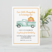 Kleine pompoengroene vrachtwagen en eerste verjaar kaart (Staand voorkant)