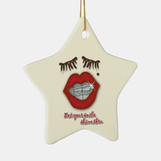 Kleine races, rode lips, mole en dikke Eyelashes Keramisch Ornament (Rechts)