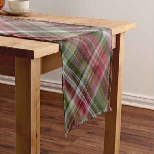 Kleine rode bessen rood en groen geplakt korte tafelloper (Voorbeeld)