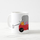 Kleine rode speelgoedwagen koffiemok (Voorkant links)