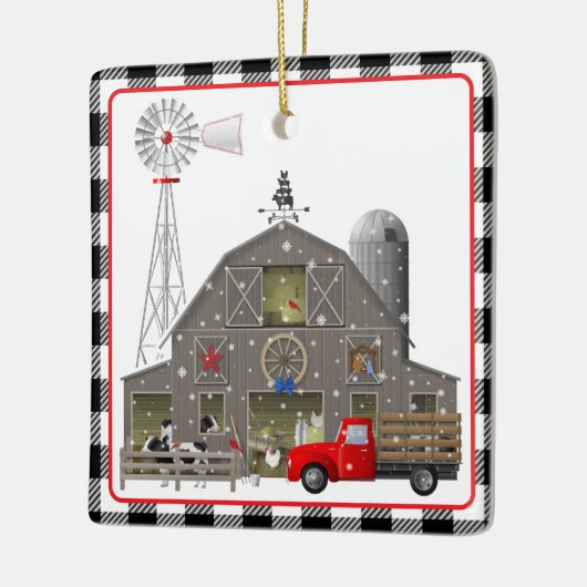 Kleine rode vrachtwagen en oude veehouderij keramisch ornament (Links)