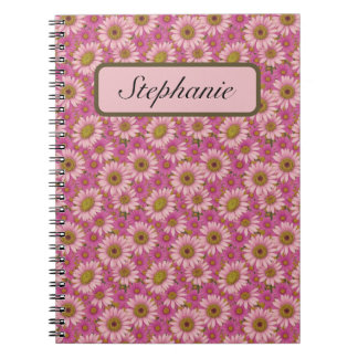 Kleine roze en witte madeliefjes gepersonaliseerd notitieboek