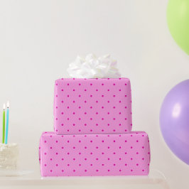 Kleine roze polka stippen op lichter roze cadeau cadeaupapier