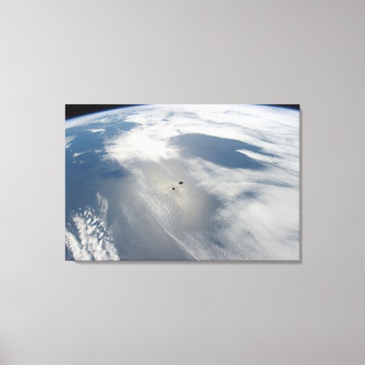 Kleine satellieten draaien boven een deel van de a canvas afdruk (Voorkant)
