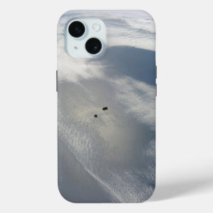 Kleine satellieten draaien boven een deel van de a iPhone 15 case