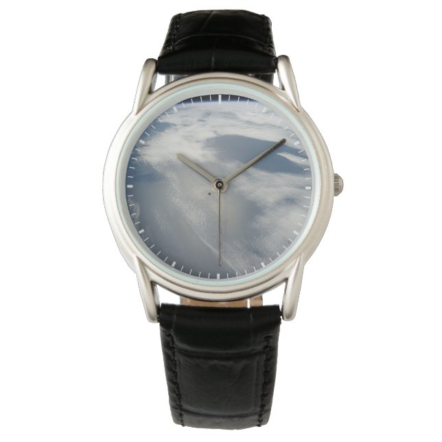 Kleine satellieten draaien boven een deel van de a horloge (Voorkant)