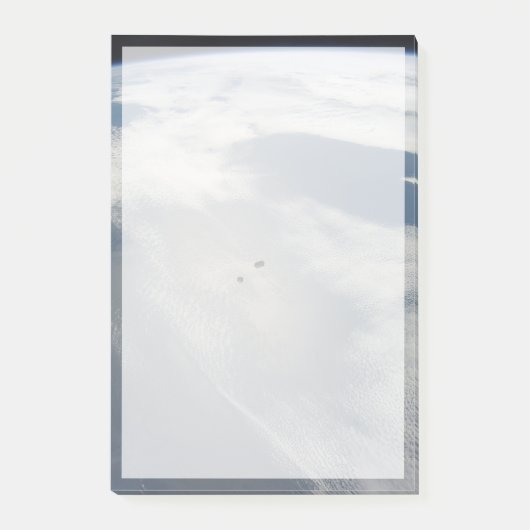 Kleine satellieten draaien boven een deel van de a post-it® notes (Voorkant)