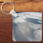 Kleine satellieten draaien boven een deel van de a sleutelhanger (Voorkant)
