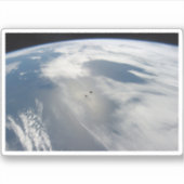 Kleine satellieten draaien boven een deel van de a sticker (Voorkant)