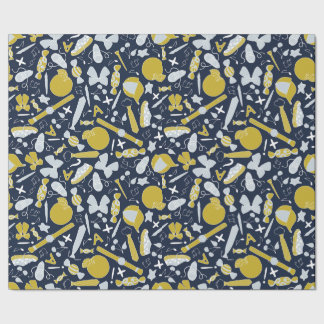 Kleine schooldingen verspreid over cadeaupapier