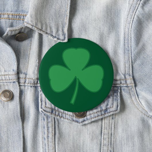 Kleine Shamrock Button Pin (In situ)