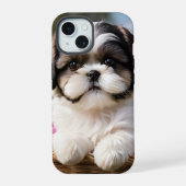 Kleine Shih Tzu Puppymand Bloemen iPhone 15 Case (Achterkant)