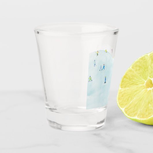 Kleine skiërs op Snowy Hill Shot Glas (Links)