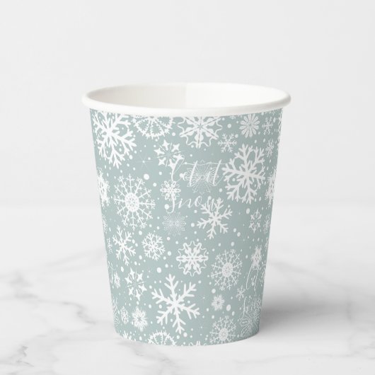 Kleine sneeuwpoppetjes maken het sneeuw papieren bekers (Links)