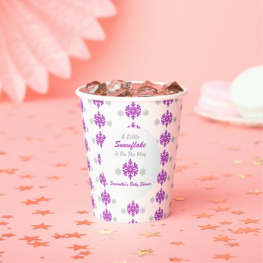 Kleine sneeuwvlok onderweg papieren bekers (Insitu)