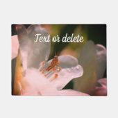 Kleine sprinkhaan op Azalea Flower op maat Deurmat (Voorkant)