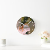 Kleine sprinkhaan op Azalea Flower op maat Ronde Klok (Huis)