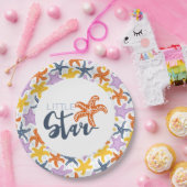 Kleine ster met kleurrijke starfishes op wit papieren bordje (Feest)