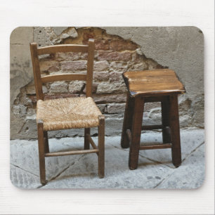 Kleine stoel en kruk, Pienza, Italië Muismat