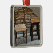 Kleine stoel en ontlasting, Pienza, Italië Metalen Ornament (Rechts)