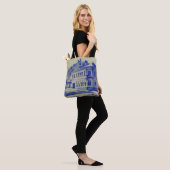 Kleine straten in de oude stad tote bag (Op model)