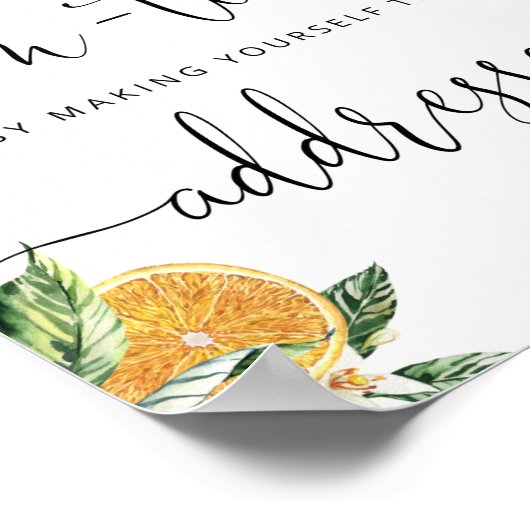 Kleine stropdas helpt de bezige mama een envelop r poster (Hoek)